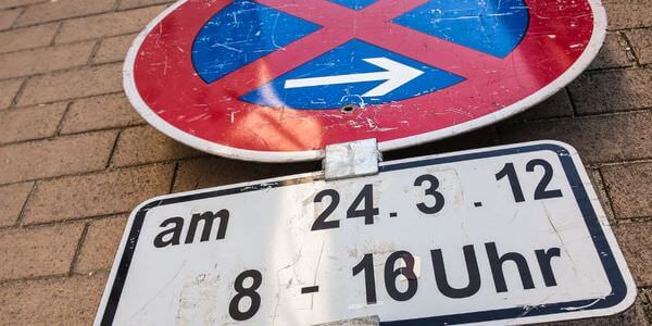 Mobiles Halteverbotsschild mit Zusatzschild für Datum und Uhrzeit – Halteverbotszone Castrop-Rauxel