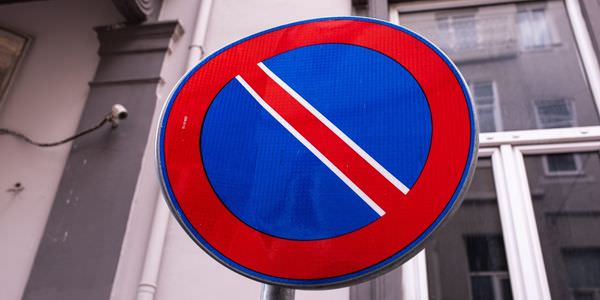 Halteverbotszone Castrop-Rauxel: Halteverbotsschild an einer Hauswand