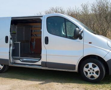 Transporter mieten in Castrop-Rauxel Weißer Transporter mit geöffneter Schiebetür – Transporter mieten in Castrop-Rauxel